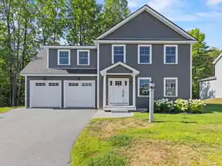 Condo Convenience with Single-Family Amenities