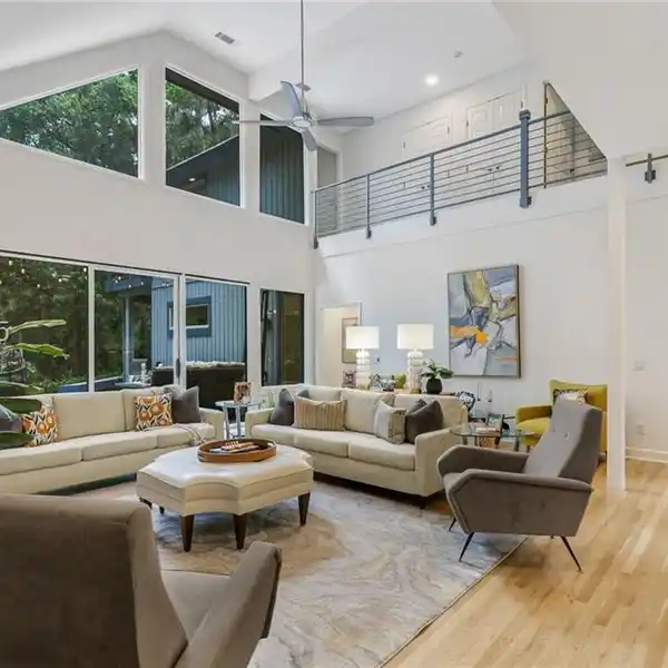 GRACIOUS HOME OVERLOOKING HERON POINT GOLF COURSE
