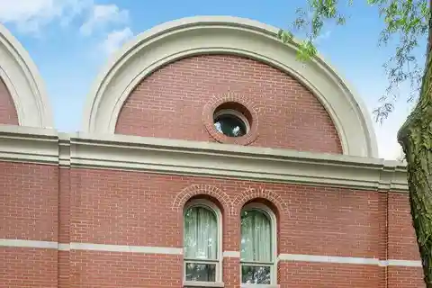 Beautifully Curated Italianate Style Rowhouse