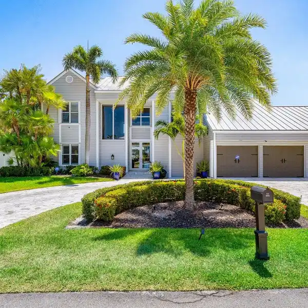 RENOVATED TURNKEY HOME WITH AN EXCELLENT PLAN