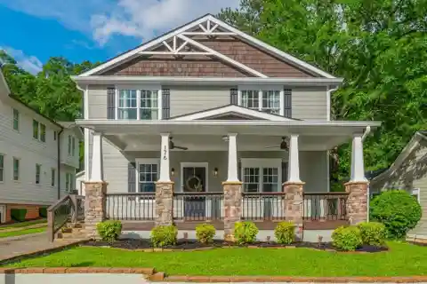 Turnkey Home in Iconic Oakhurst