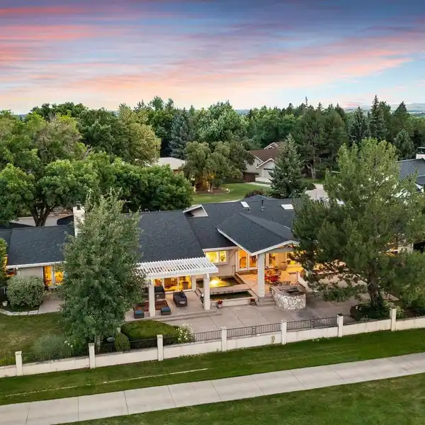 STUNNING BOULDER COUNTRY CLUB HOME WITH UNOBSTRUCTED LONGS PEAK VIEWS AND LUXURIOUS INDOOR-OUTDOOR LIVING