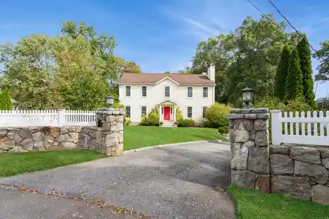 Colonial Home on a Desirable Riverside Cul-De-Sac