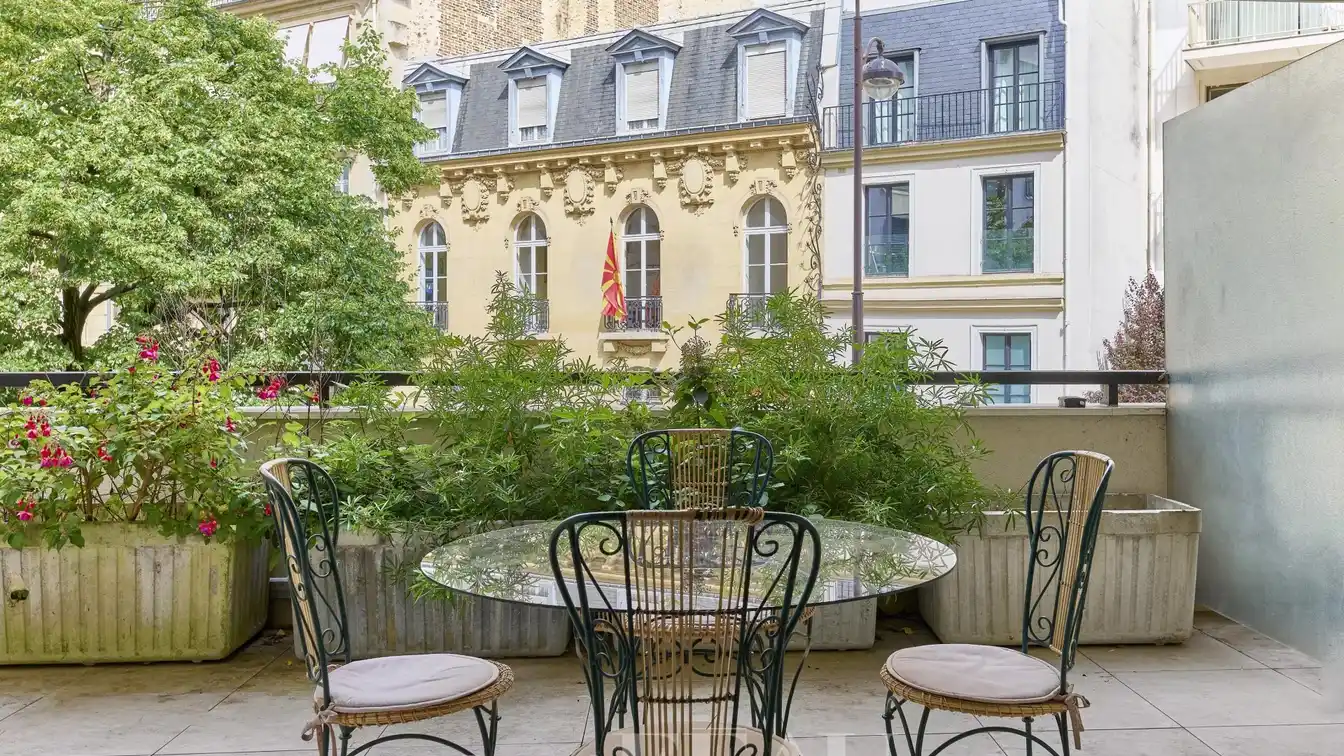 Lovely Apartment with Expansive Terrace
