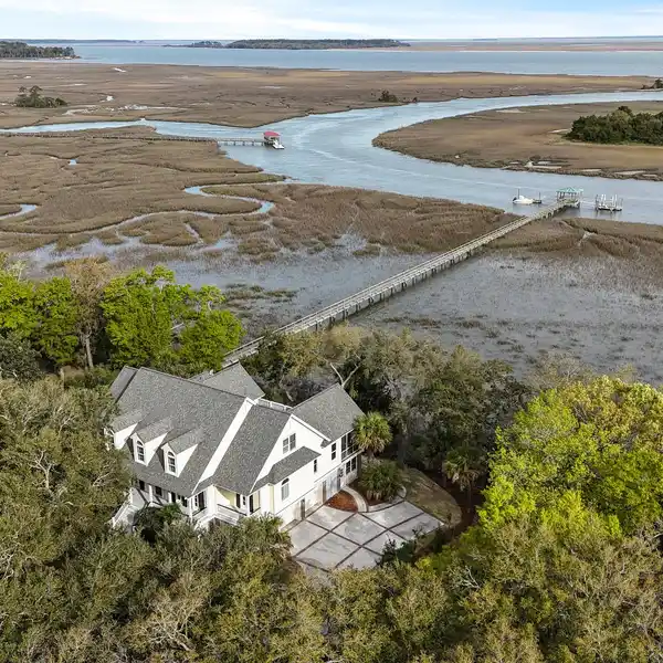 STUNNING LOWCOUNTRY HOME