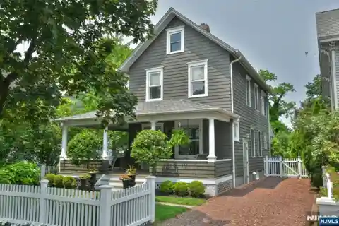 Beautifully Maintained Home in the Historic District