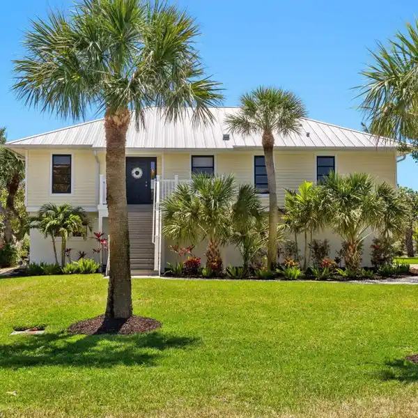 ELEGANTLY DESIGNED AND UPDATED BEACH COTTAGE