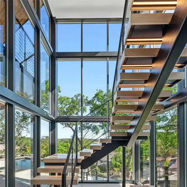 BREATHTAKING MODERN RESIDENCE IN THE HEART OF LAKEWAY