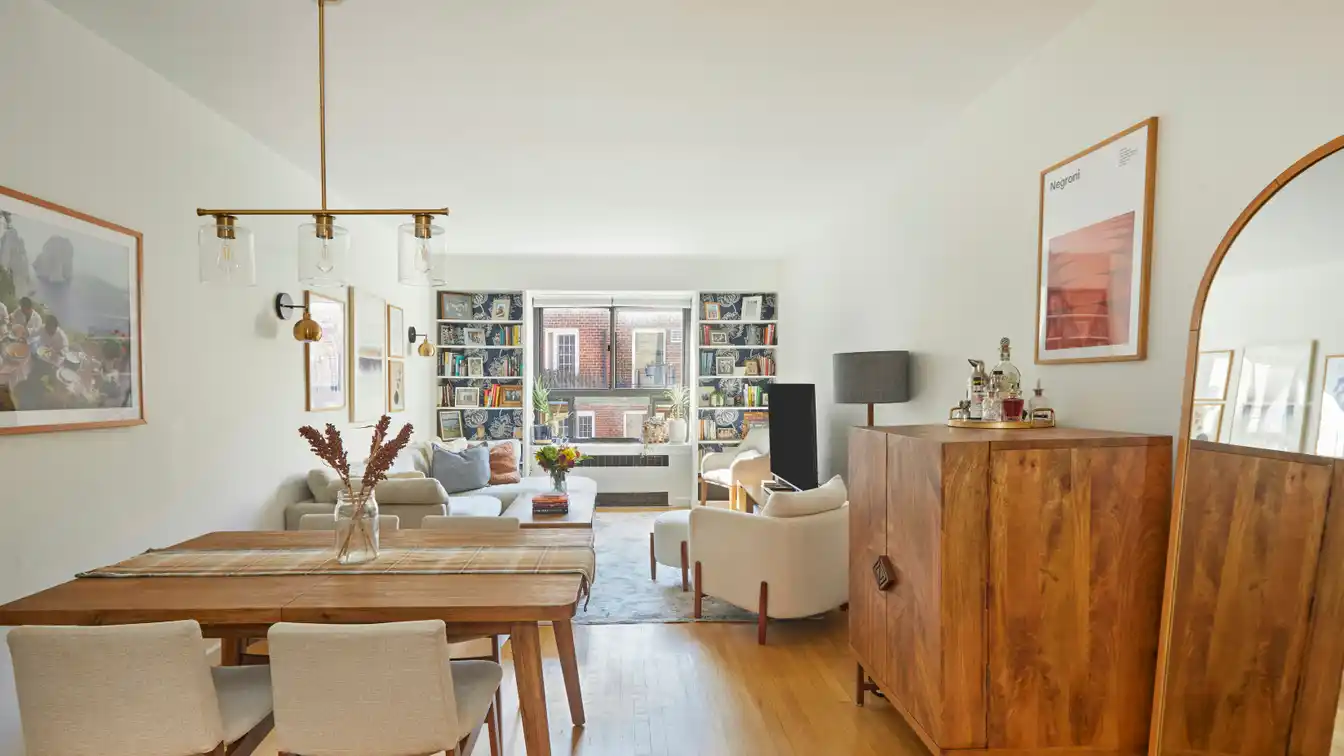 Classic Apartment on Tree-lined Block