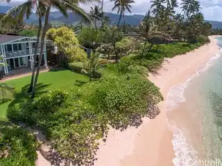 Beachfront Escape with Serene Coastal Views