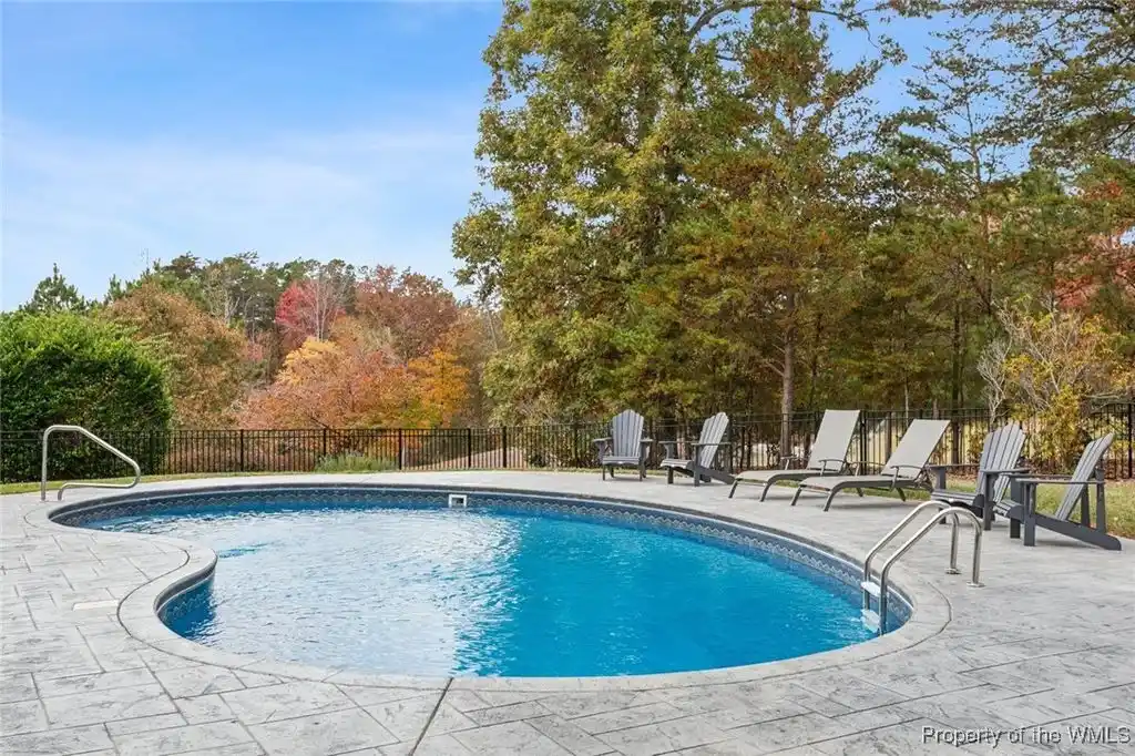Warm and Inviting Home in Stonehouse