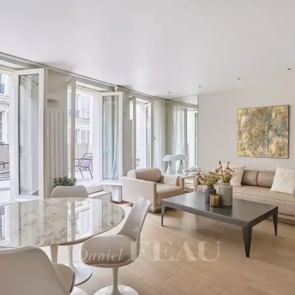 BEAUTIFUL FIRST FLOOR APARTMENT