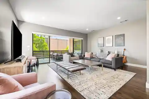 Gorgeous Three-Story Townhome in Oak Lawn