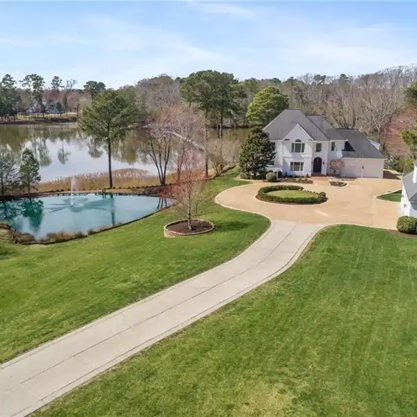EXTRAORDINARY WATERFRONT ESTATE