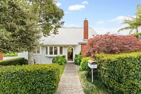 Charming Bungalow with Modern Comfort and Privacy