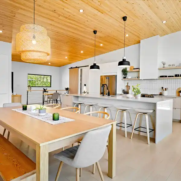 EXCEPTIONAL CUSTOM-BUILT SUNSTONE HOME