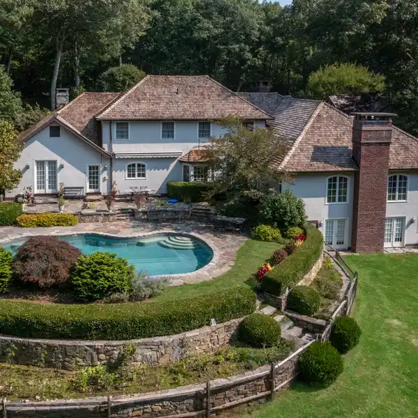 COMPLETE PRIVACY IN NORTHERN ROXBURY