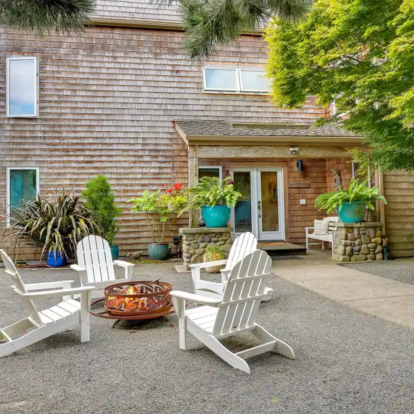 COASTAL HAVEN WITH PRIVATE BEACH ACCESS
