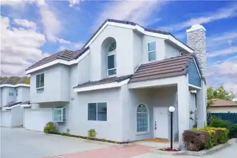 Beautifully Remodeled Detached Townhome