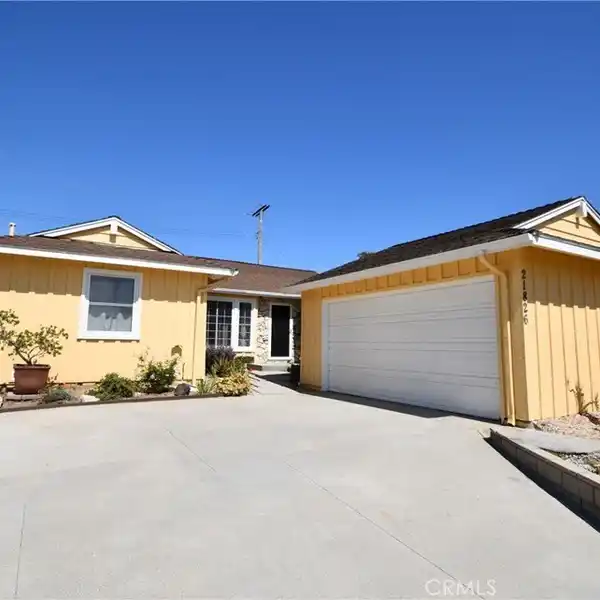 NICELY SITUATED HOME ON A QUIET STREET