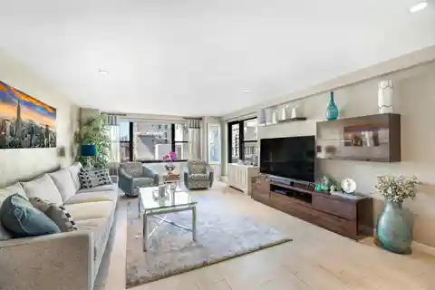Penthouse on Top of the Regency East
