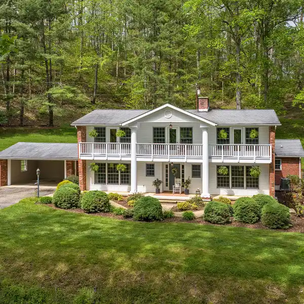 ONE-OF-A-KIND 25-PLUS-ACRE PROPERTY