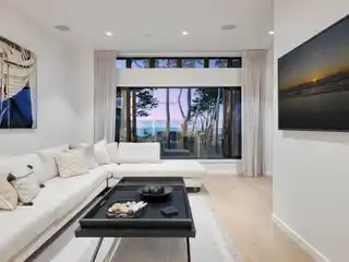 Highly Regarded Beachfront Apartment