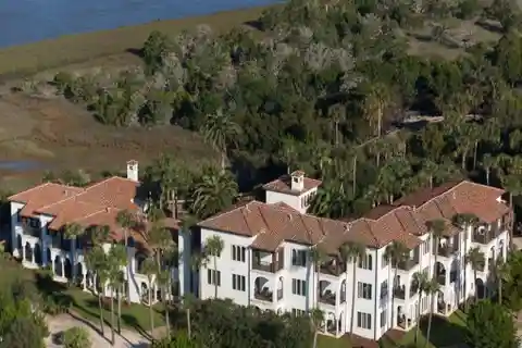 Penthouse Views in Luxurious Sea Island Retreat