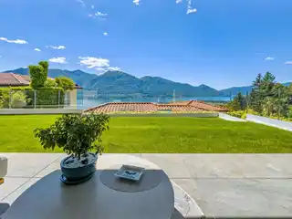 Luxury Apartment with Garden