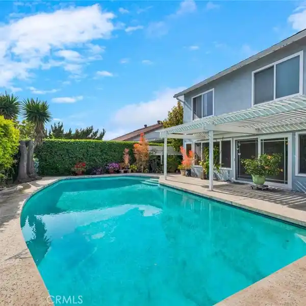 BEAUTIFUL TURNKEY HOME ON A QUIET CUL-DE-SAC