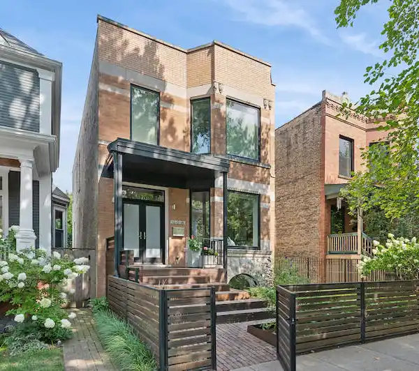THE PINNACLE OF DESIGN IN LOGAN SQUARE