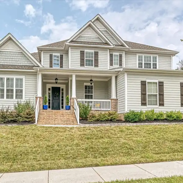 BRIGHT AND STUNNING HOME IN THE ENCLAVE AT MASSEY