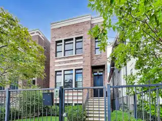 Sophisticated Wicker Park Retreat with Rooftop Deck