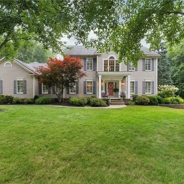 SIMPLY STUNNING BRIDGEWATER PLACE COLONIAL