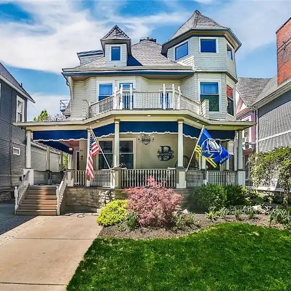 CLASSIC ELEGANCE WITH MODERN CONVENIENCE