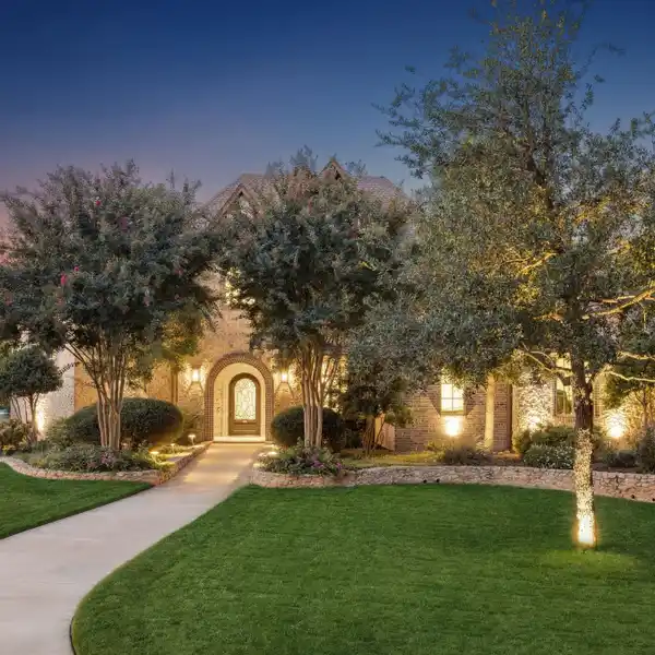 PRIVATE DESIGNER ESTATE WITH POND AND GREENBELT VIEWS