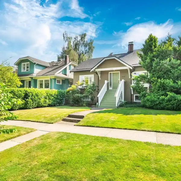CHARMING HOME ON PRIME PROPERTY
