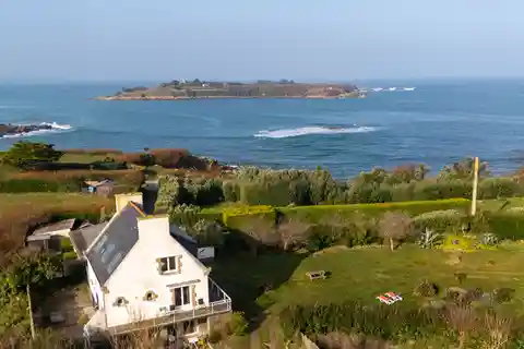 Characterful House Facing the Ocean