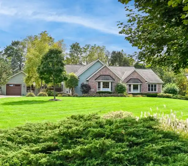 EXCEPTIONAL CUSTOM-BUILT EXECUTIVE RANCH