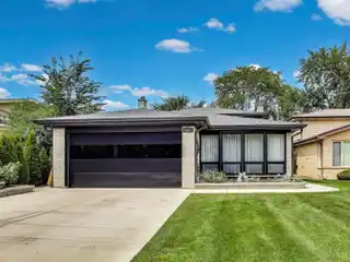 The Benchmark for Luxury Living in Lincolnwood
