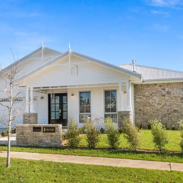 ELEGANT SINGLE-LEVEL HOME IN RETFORD PARK