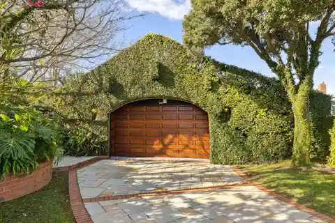 Mid-Century Classic on a Desirable Cul-De-Sac