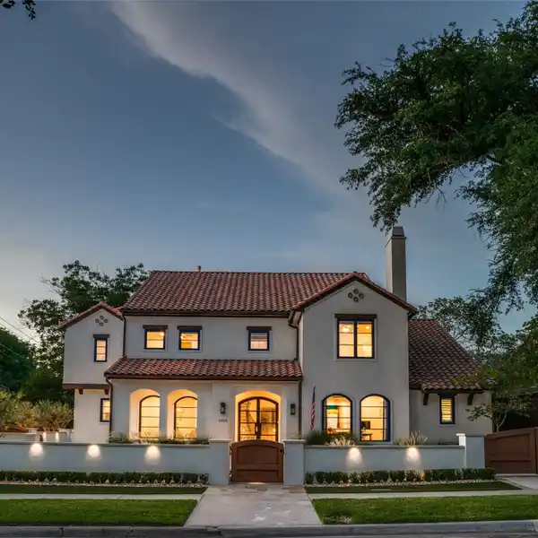 TIMELESS SANTA BARBARA-STYLE MEDITERRANEAN HOME