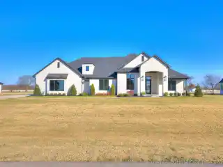 Beautiful New Construction on Just over an Acre