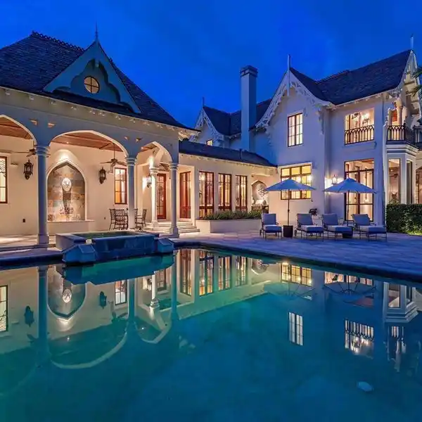 HISTORIC BEAUTY WITH COASTAL ELEGANCE IN AQUALANE SHORES