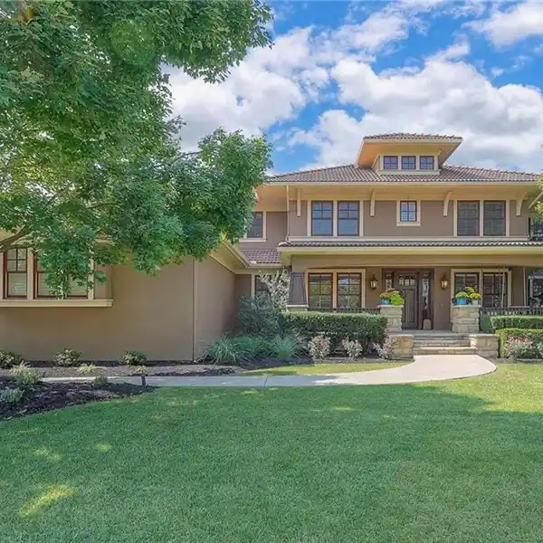 BEAUTIFULLY DESIGNED CRAFTSMAN HOME