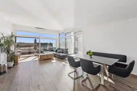 New Luxury Penthouse with Panoramic Views