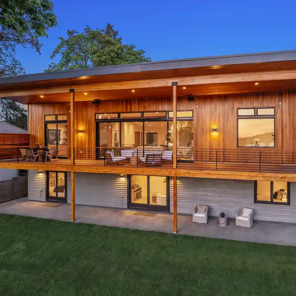 EXCEPTIONAL WEST OF MARKET RESIDENCE