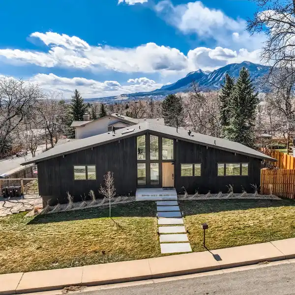 MID CENTURY BEAUTY WITH MODERN LUXURY FINISHES