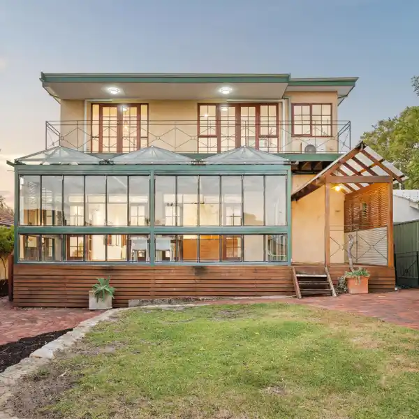CLASSIC CHARACTER HOME